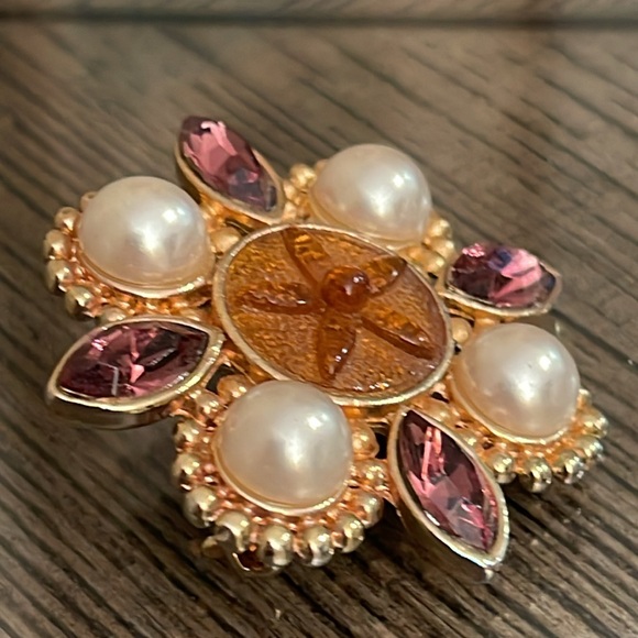 Vintage Floral Like Design Brooch with Pearl & Rhinestone Accents - Picture 13 of 15